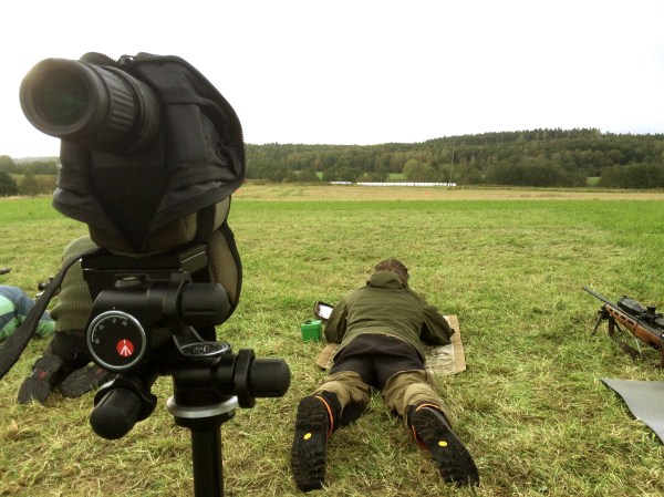 Fotat från spotterns position bakom skytten. Här på station 3