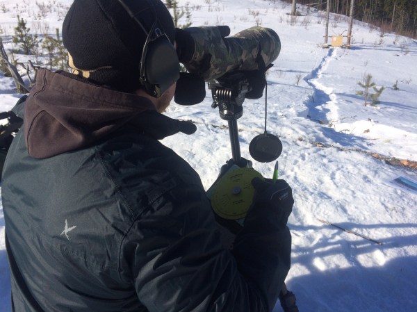 Emil Spottar, använder helgens nyhet - "Truemiller" för att snabbt och effektivt få ut avstånd till målen.  