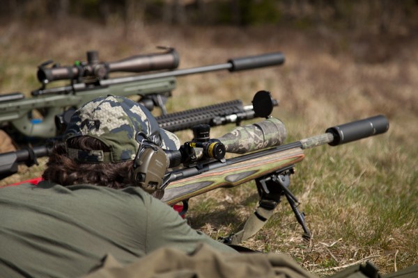 Skytte kan vara väldigt roligt, speciellt när det klingar i stålmålen på långa avstånd. 